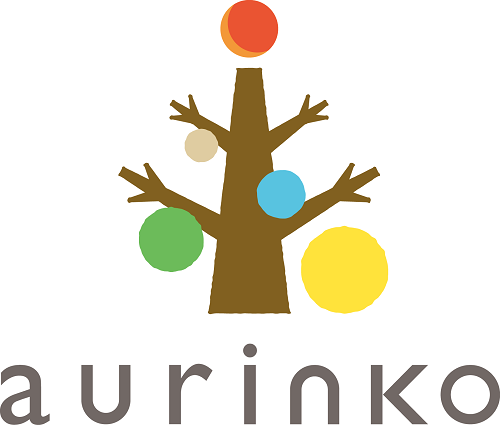 <p>保育園の名前「アウリンコ」とは、フィンランド語で「太陽」を意味します。<br />
自然と共に暮らし、社会性を育む世界一ともいわれる北欧の子育て方法を<br />
「北欧プログラム」として取り入れ子どもたちの生きる力を育みます。</p>
