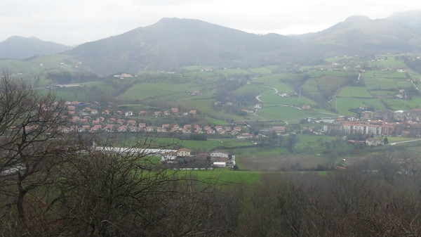ウルツィさんの工房からの眺め。バスクの美しい風景を望めます