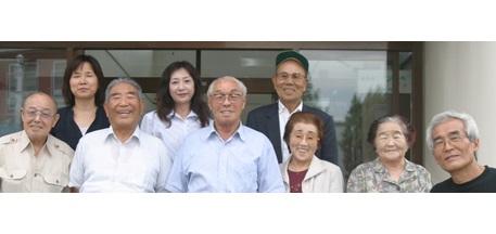 下段左から2人目が代表原田幸一氏、 下段右端、製作に当った斉藤征義氏