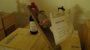 ワインは土が重要なので、土と一緒に展示。これもペトリーニのアイデア