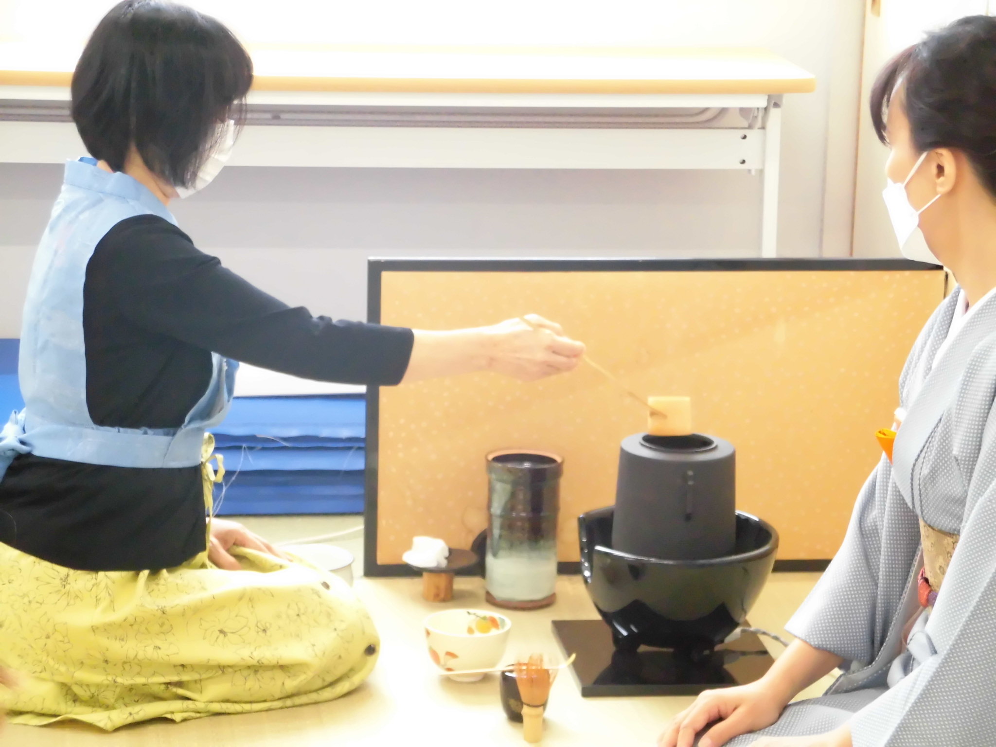 茶道：ひとつひとつの動作に日本の文化を感じます。