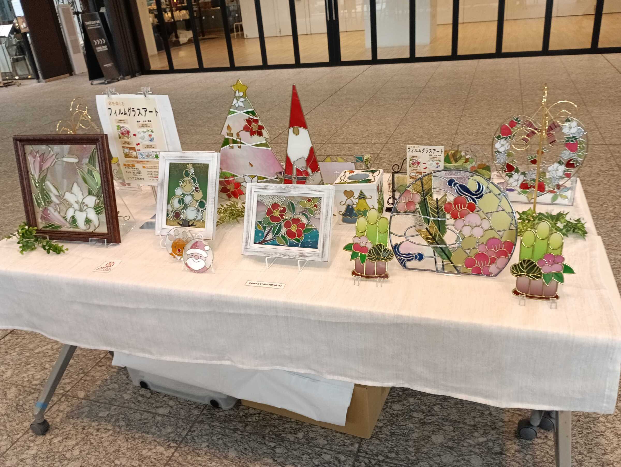 これからの季節、クリスマスや門松デザインの作品も心惹かれますね♪